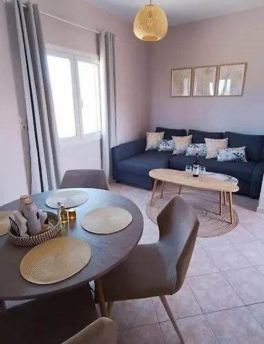 Verano Palmas Apartment_near The Sea-free Parking הרסוניסוס
